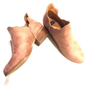 N.Y.L.A dusty pink boots with scalloped edges